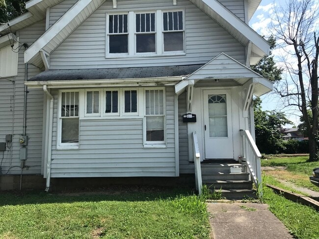 Building Photo - 303 W College St