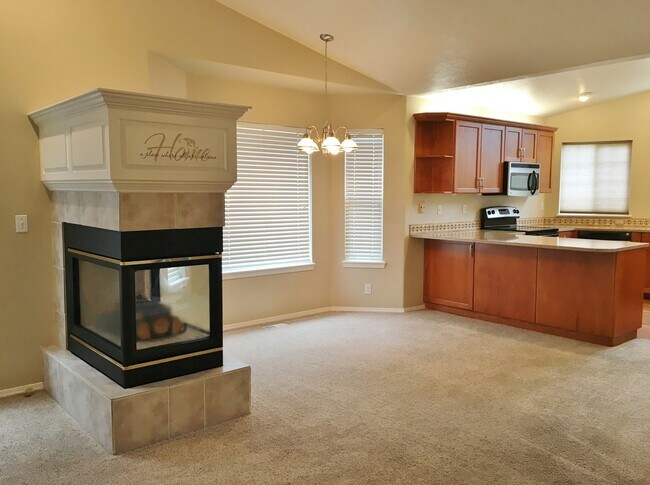 Building Photo - Beautiful 3 bed 2 bath home in a quiet cul-d-sack in downtown Eagle off Palmetto Ave