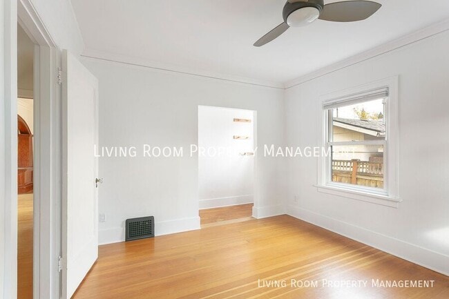 Building Photo - 4542 SE 60th Ave