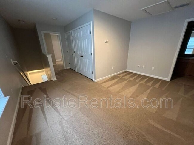 Building Photo - 824 Black Cherry Dr S
