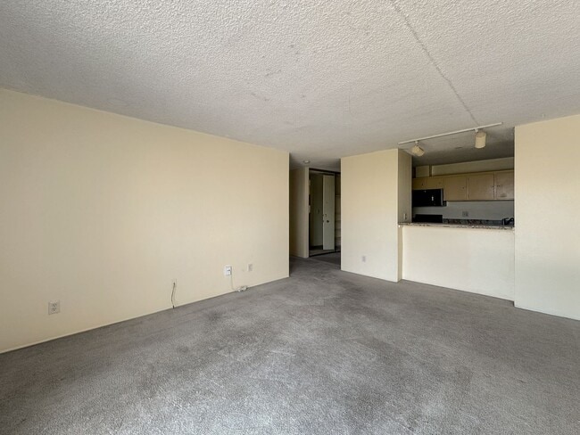 Building Photo - 1BD/1BA Condo in Point Loma Heights w/ Res...