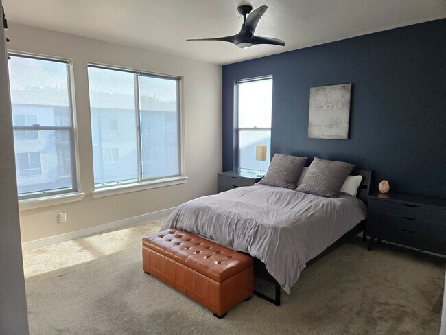 Building Photo - Amazing townhome in Central Park near Nort...