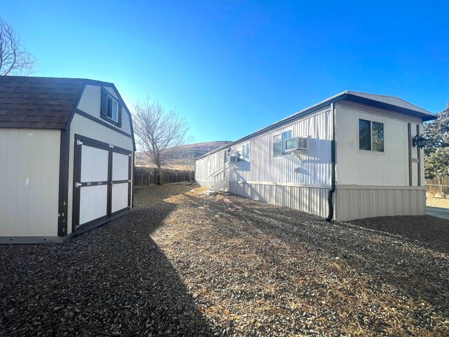 Building Photo - 2 bedroom home with views of Glassford Hill