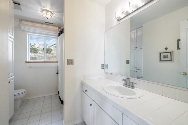Building Photo - 5663 Basin View Dr