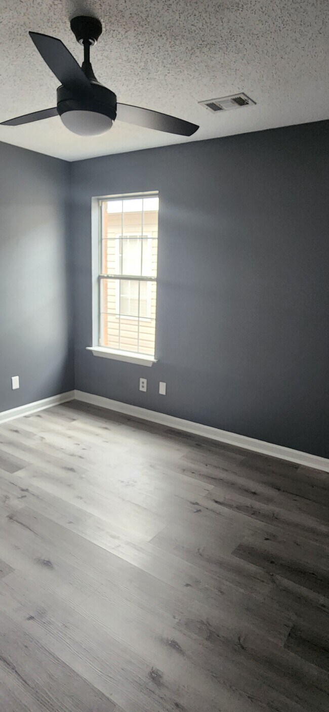 Building Photo - 106 Rolling Woods Cir