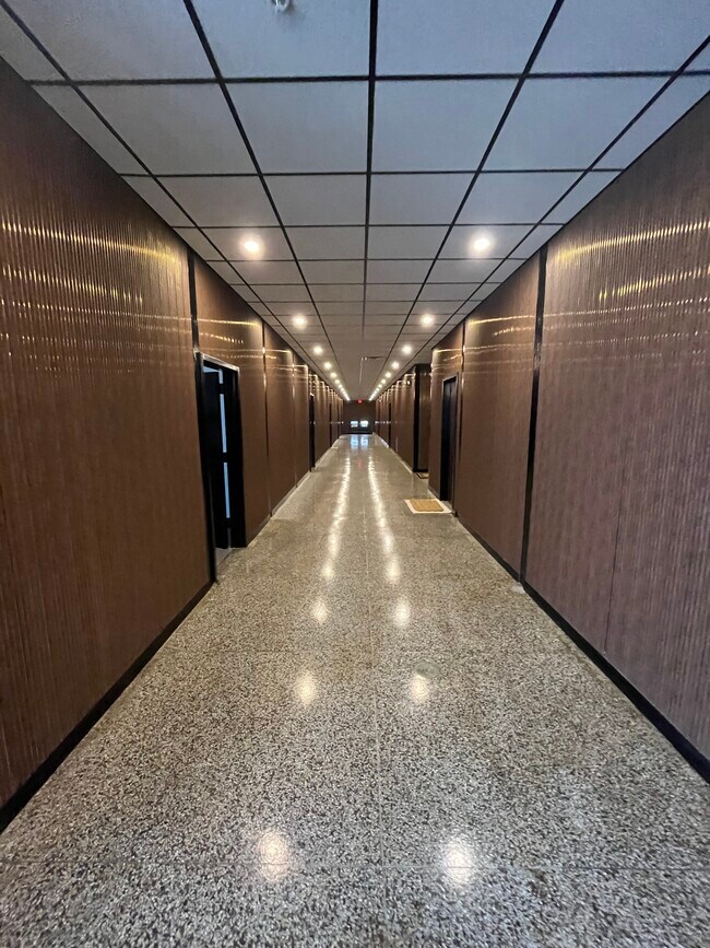 Building Photo - 64 Sand Creek Rd