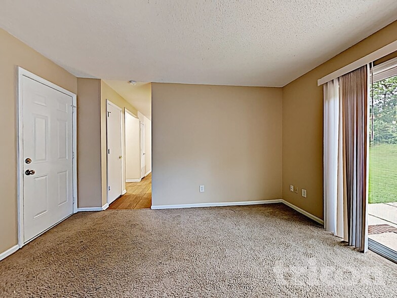 Building Photo - 6311 Coach Hill Ln