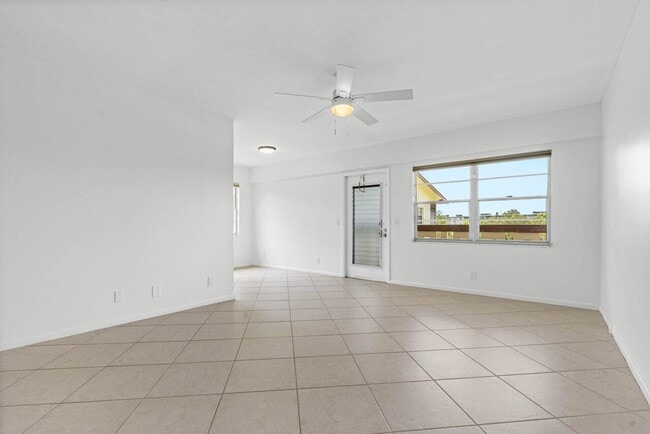 Building Photo - 74 Mansfield B