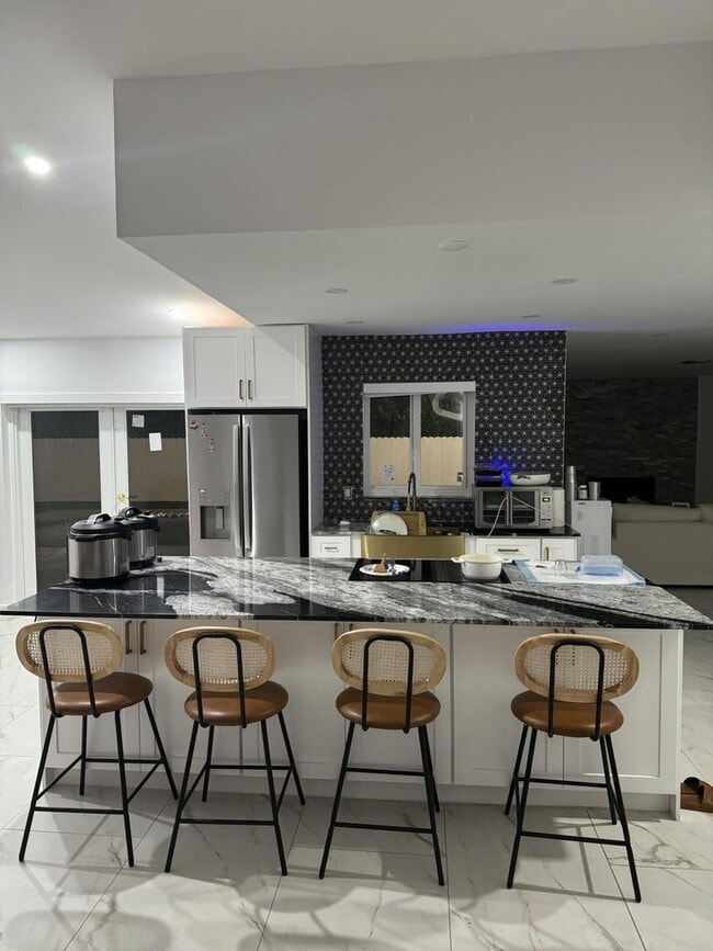 Building Photo - 112 Parkwood Dr