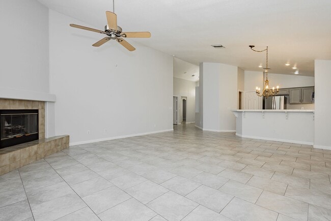 Building Photo - Peccole Ranch 3 Bed 2 Bath Gated Ascot Park Beauty