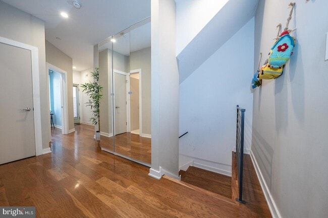 Building Photo - 1326 N Mascher St