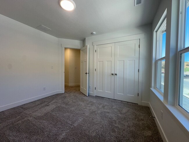 Building Photo - 5228 Acacia Dr