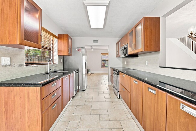 Building Photo - 6820 SW 128th Ct