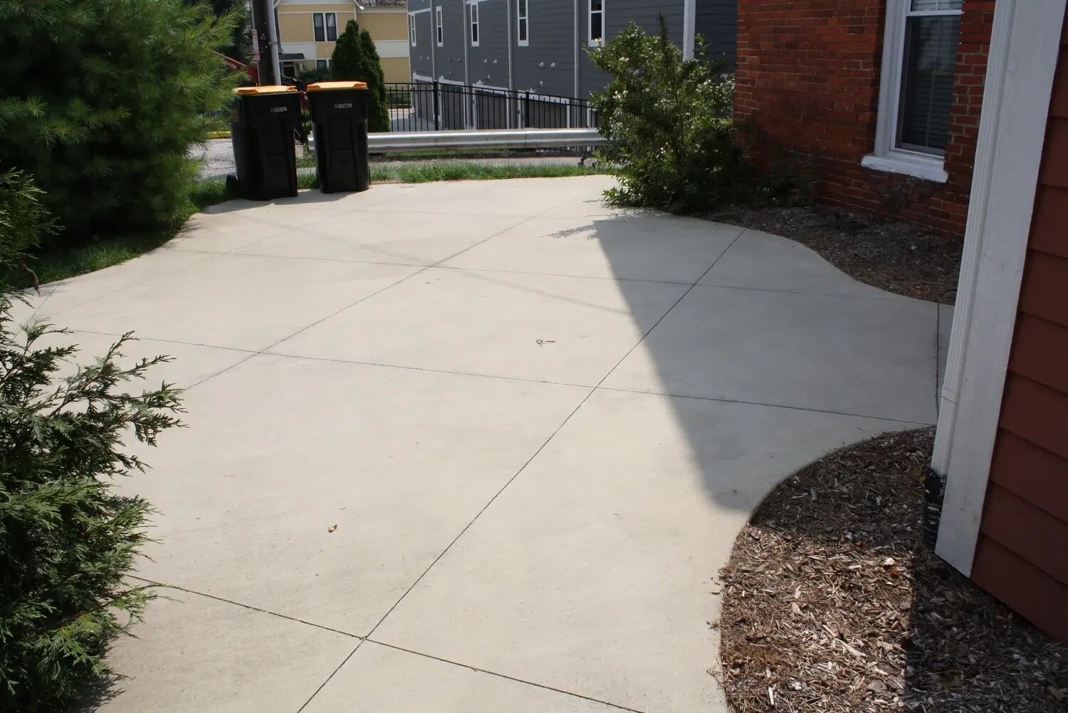 Building Photo - 612 N Walnut St