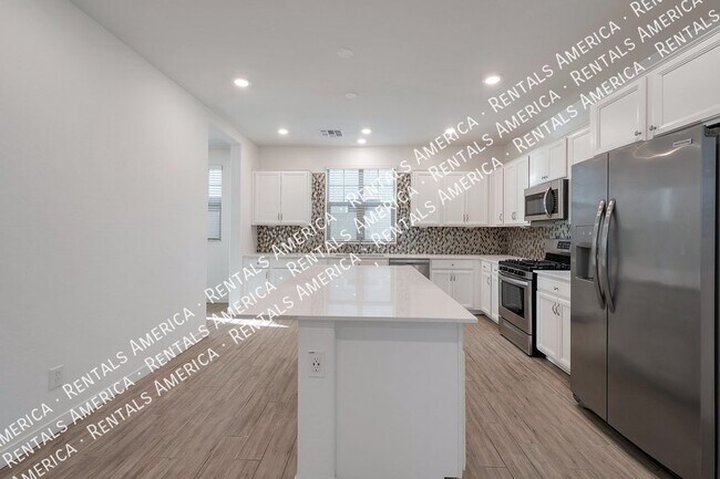 Building Photo - Amazing 3-bedroom 3 1/2 bath