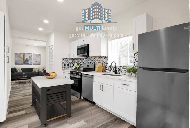 Building Photo - 1006 E Pasadena Ave