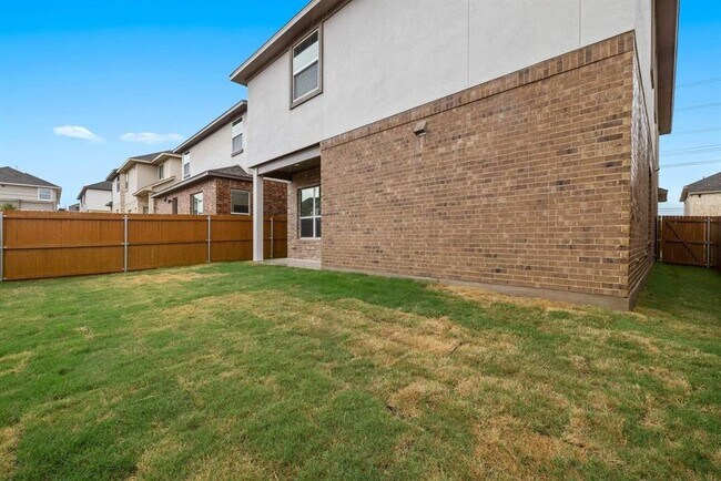 Building Photo - 1328 Westborough Ln