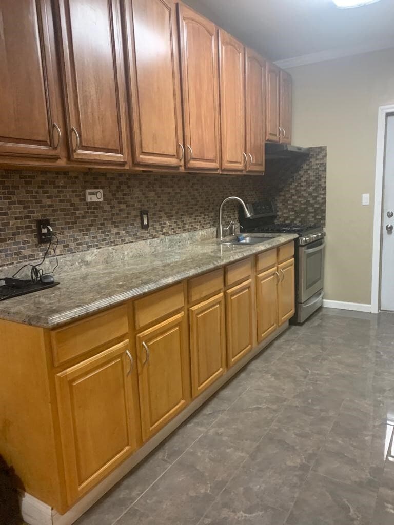 Kitchen - left side - 9032 138th Pl