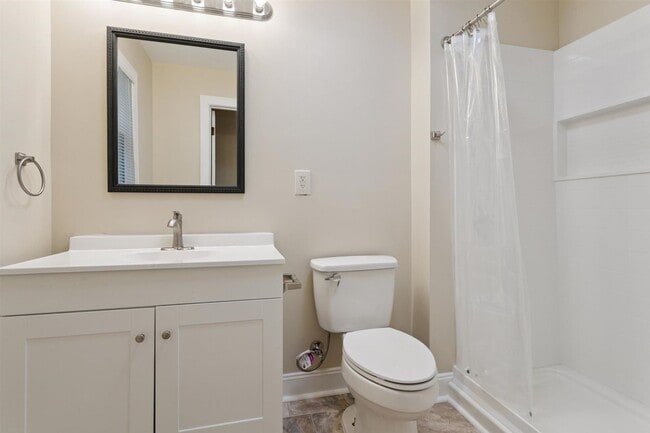 Building Photo - 4BR | 2 Full Baths | Downtown Newport News