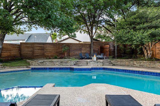 Building Photo - 9415 Hill View Dr