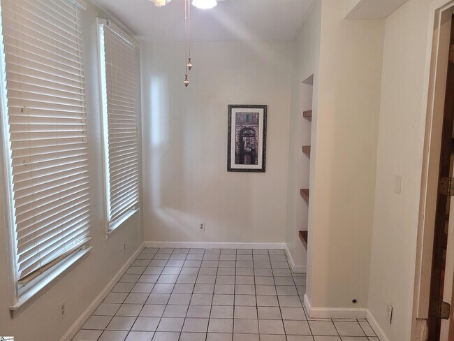 Building Photo - 99 Falcon Crest Dr