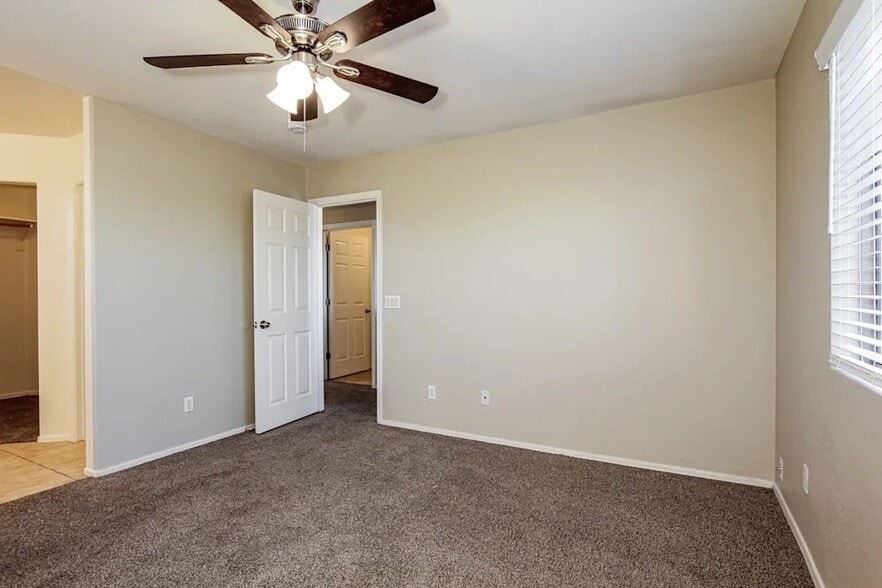 Building Photo - 7215 S 8th Terrace