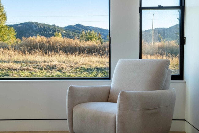 Building Photo - 779 Lucia Ln