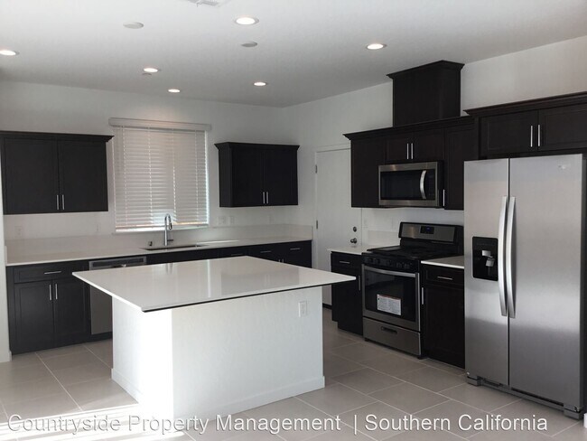 Building Photo - 4 br, 2.5 bath House - 3942 Wrenwood Avenue