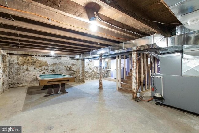Building Photo - 211 Gale Ln