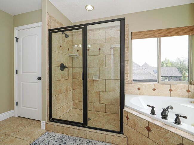 Building Photo - 4 Bedroom, 2.5 bathroom Bluffdale Home