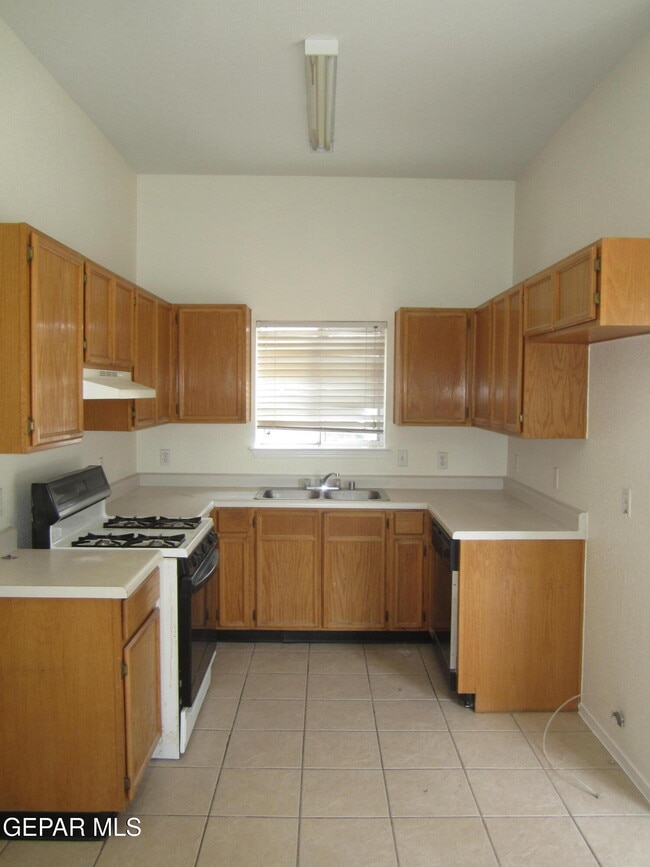 Building Photo - 538 Olmeca Dr
