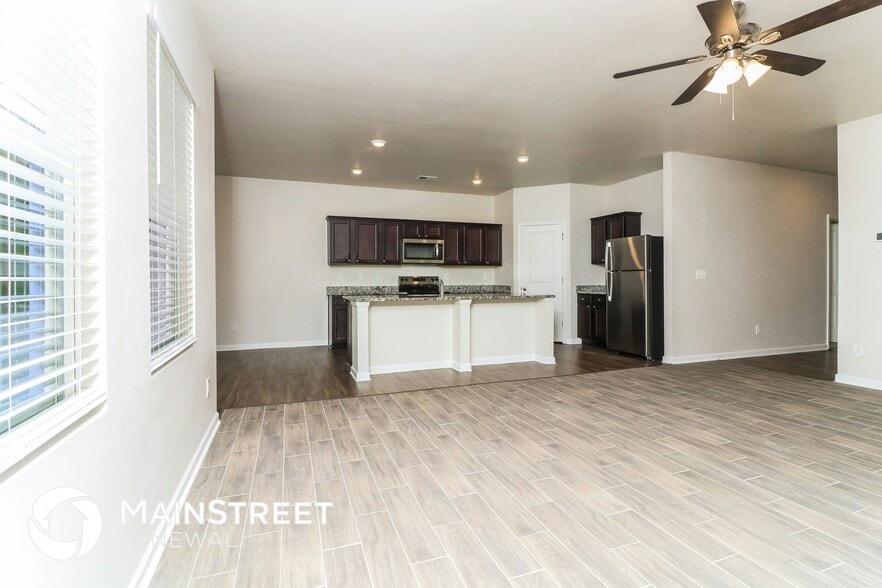 Building Photo - 80 Randette Dr