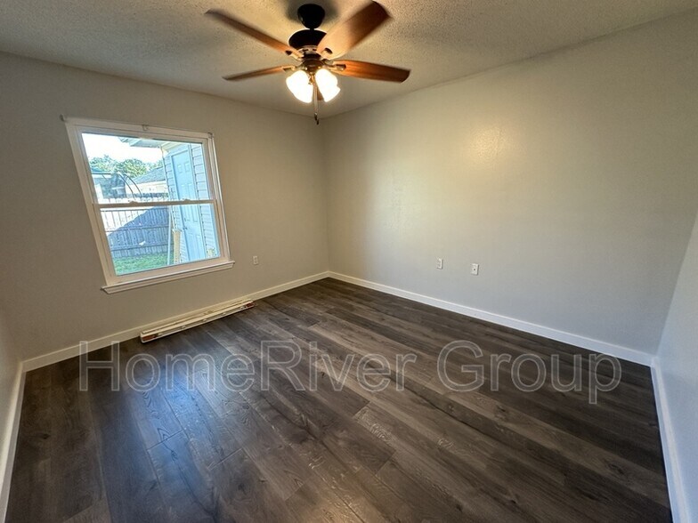 Building Photo - 7982 Stonebrook Dr