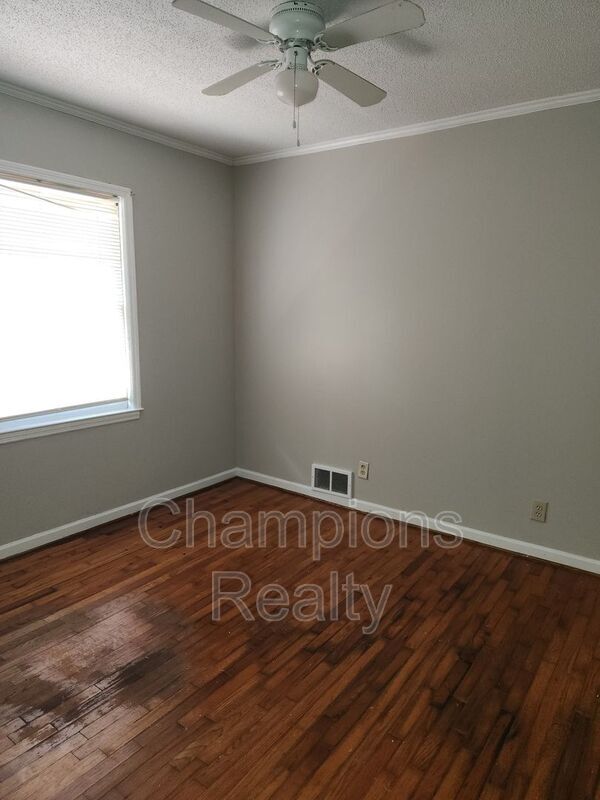 Building Photo - 5415 Eugenia Ave