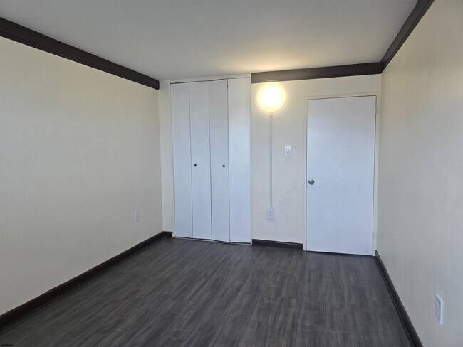 Building Photo - 3817 Ventnor Ave