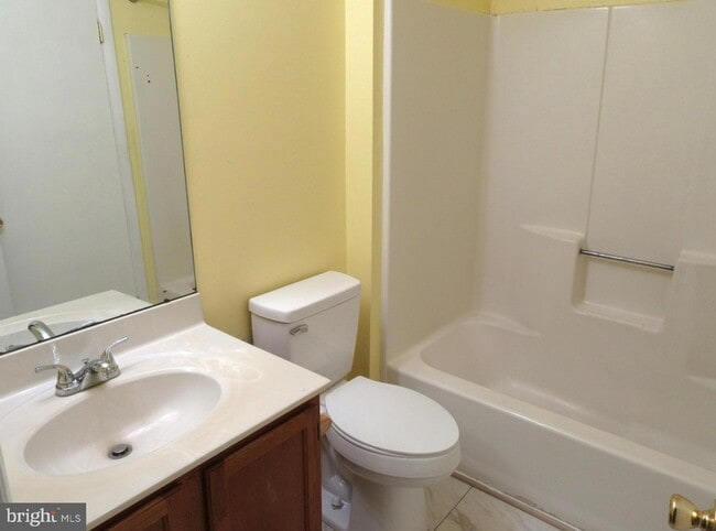 Building Photo - 227 E Green Valley Cir