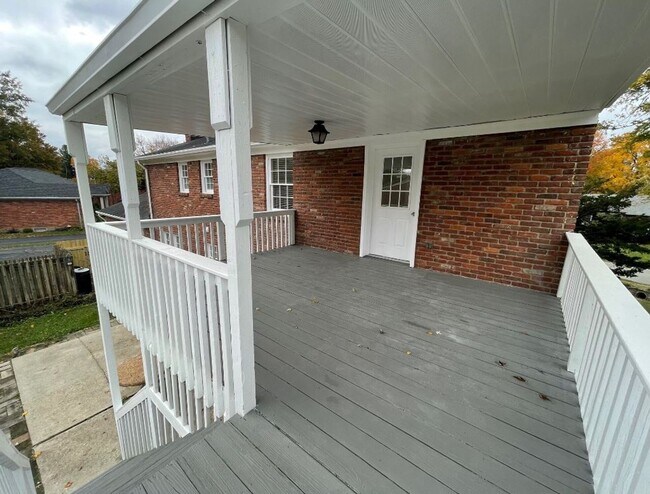 Building Photo - Douglas Hills Colonial