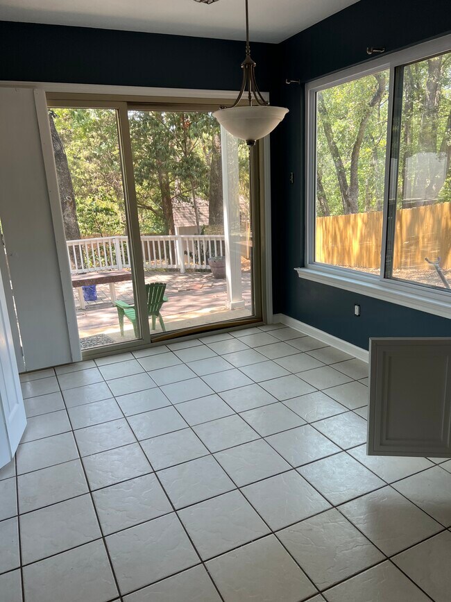 Building Photo - 1222 Circle View Ct