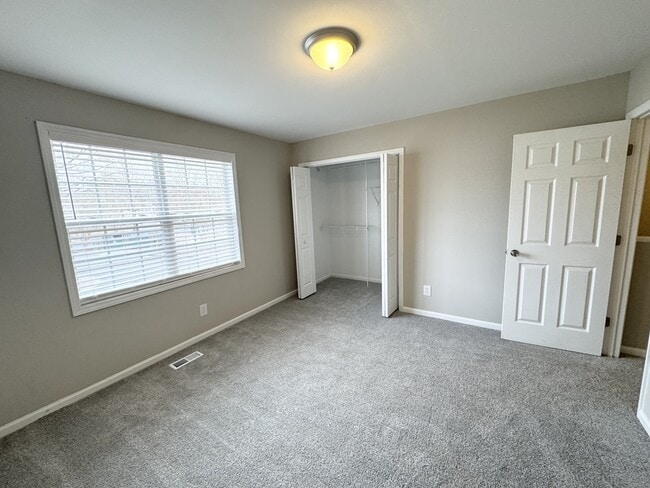 Building Photo - 3900-3AA4 Sterling Pointe Dr