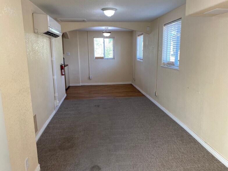 dining area - 1690 Syracuse St