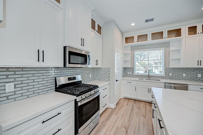 Building Photo - 1718 Hardy St