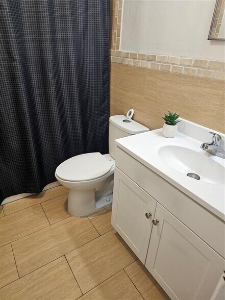 Building Photo - 3340 SW 18th St