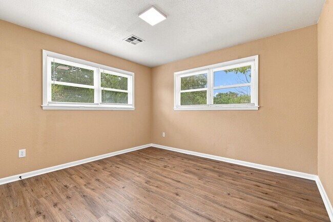 Building Photo - 65 2nd St