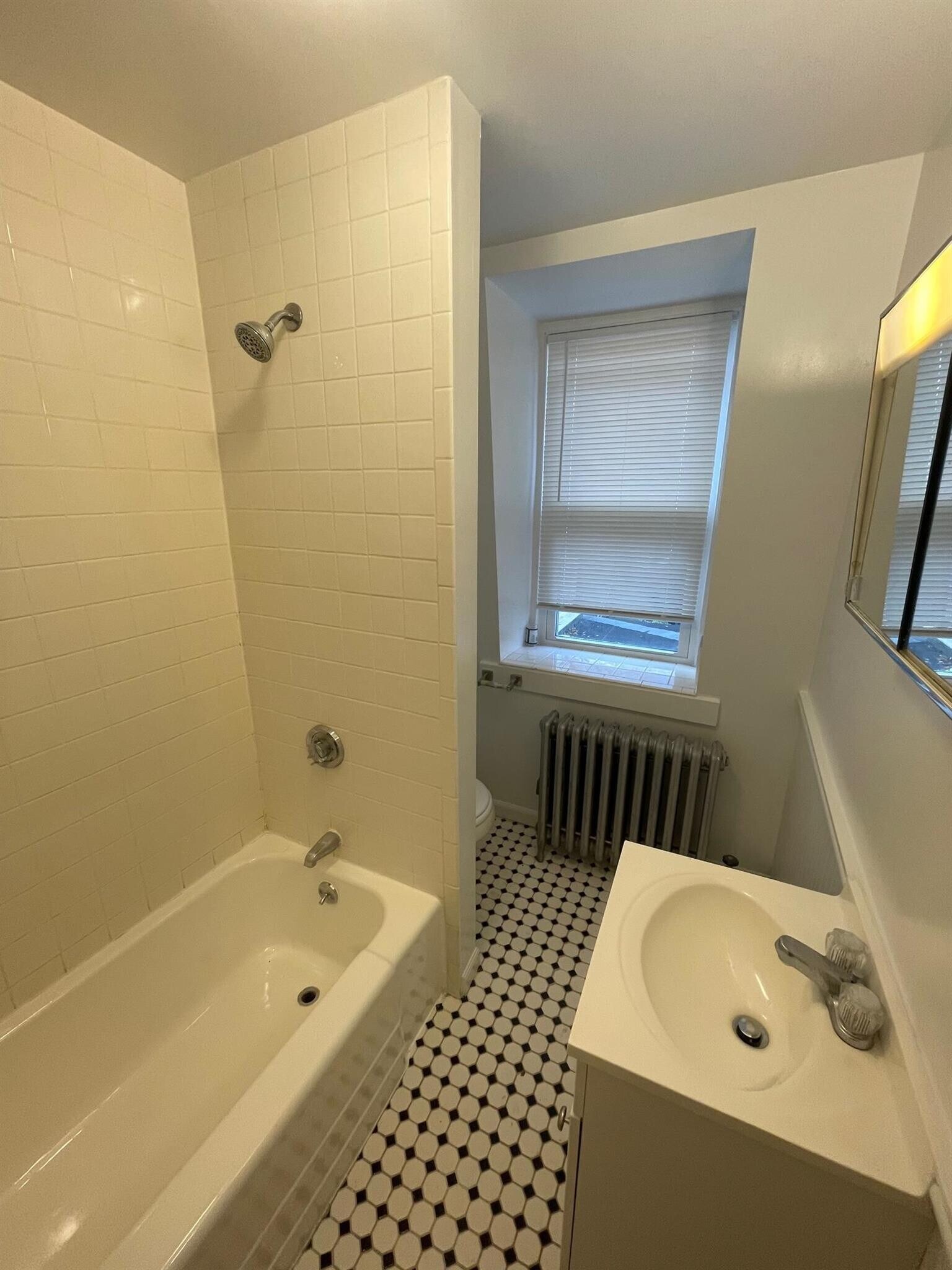 Building Photo - 9 Moore St