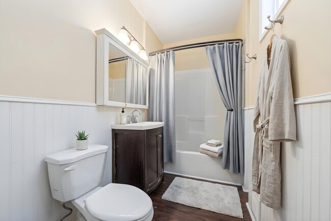 Building Photo - 21 Royal St