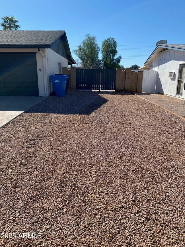 Building Photo - 1821 W Libby St