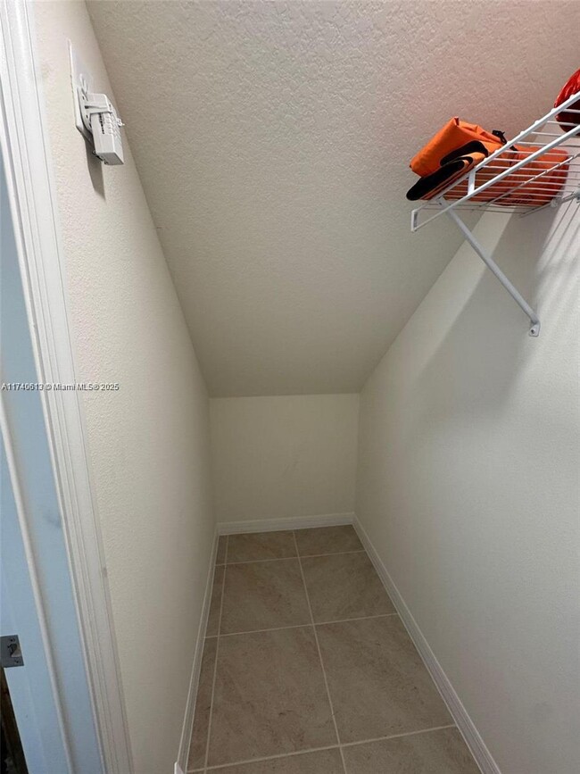 Building Photo - 3464 Sandalwood Dr