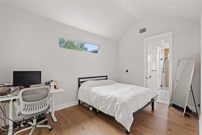 Building Photo - 2713 Stacy Ln