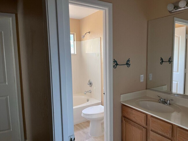 Building Photo - 4746 W Carla Vista Dr