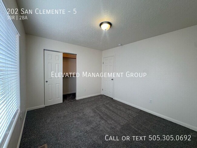 Building Photo - 202 San Clemente Ave NW